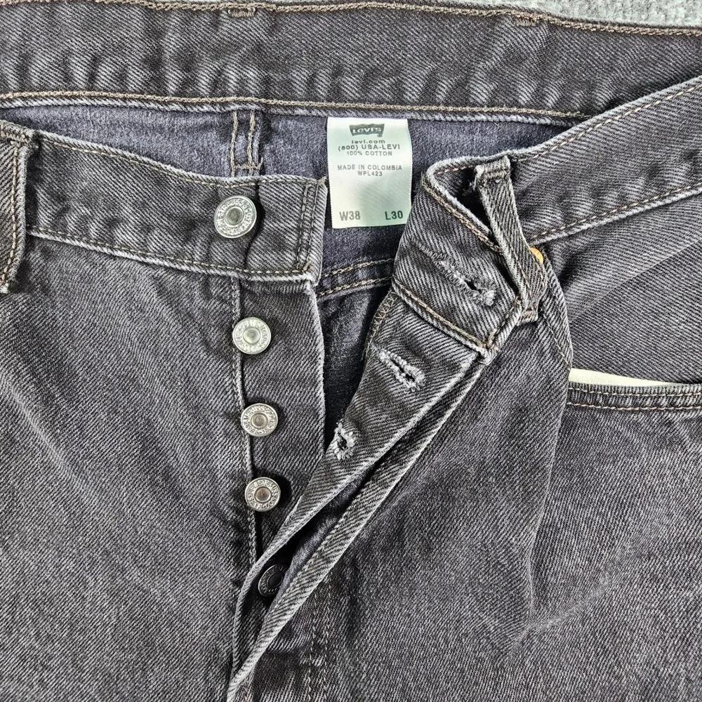 Vintage Levi's 501 Black Denim Jeans 37x26‎ Faded Charcoal Button Fly Y2K 2004